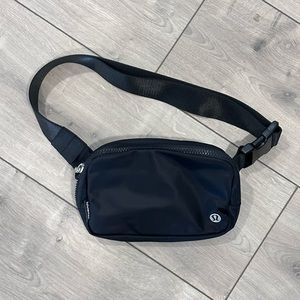 Lululemon Black Belt bag 1L. Extended strap, used once
